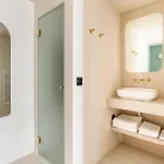 Habitat Parisien 2br-2ba Ac Madeleine -opera パリ